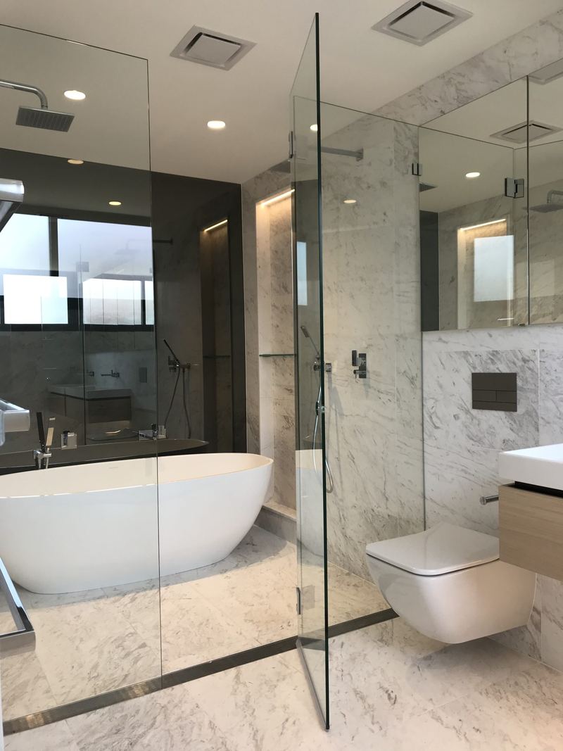 Frameless ensuite shower screen, Clontarf